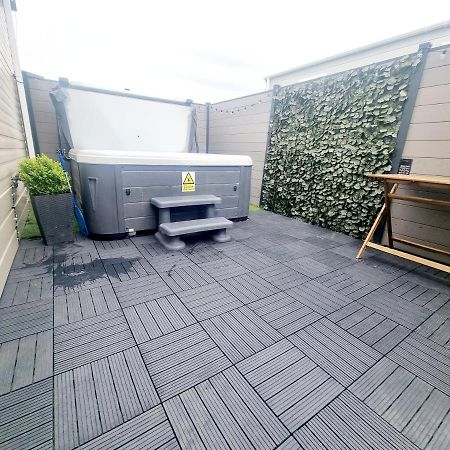 Apple Tree Lodge Hot Tub 3 Bedroom 2 Bars Morpeth Exterior photo