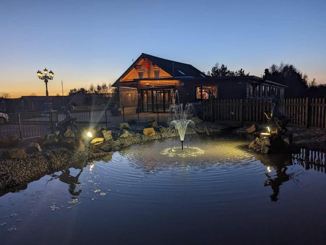 Apple Tree Lodge Hot Tub 3 Bedroom 2 Bars Morpeth Exterior photo